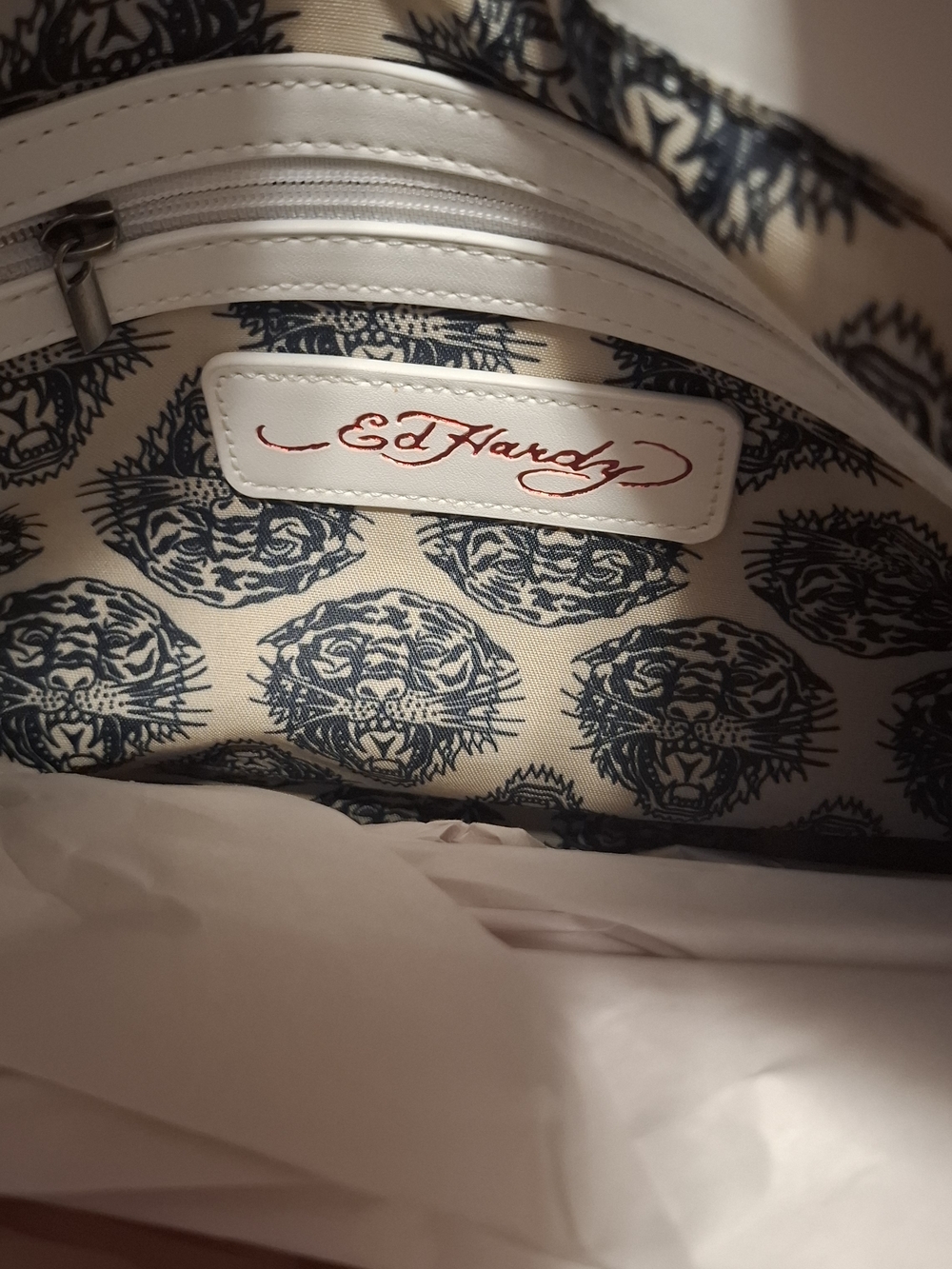 Ed Hardy White Tote with Red Heart & Pink Skull Print - Picture 9 of 12